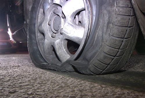 В Кировской области нетрезвого водителя-лихача удалось остановить лишь стрельбой по колесам.
