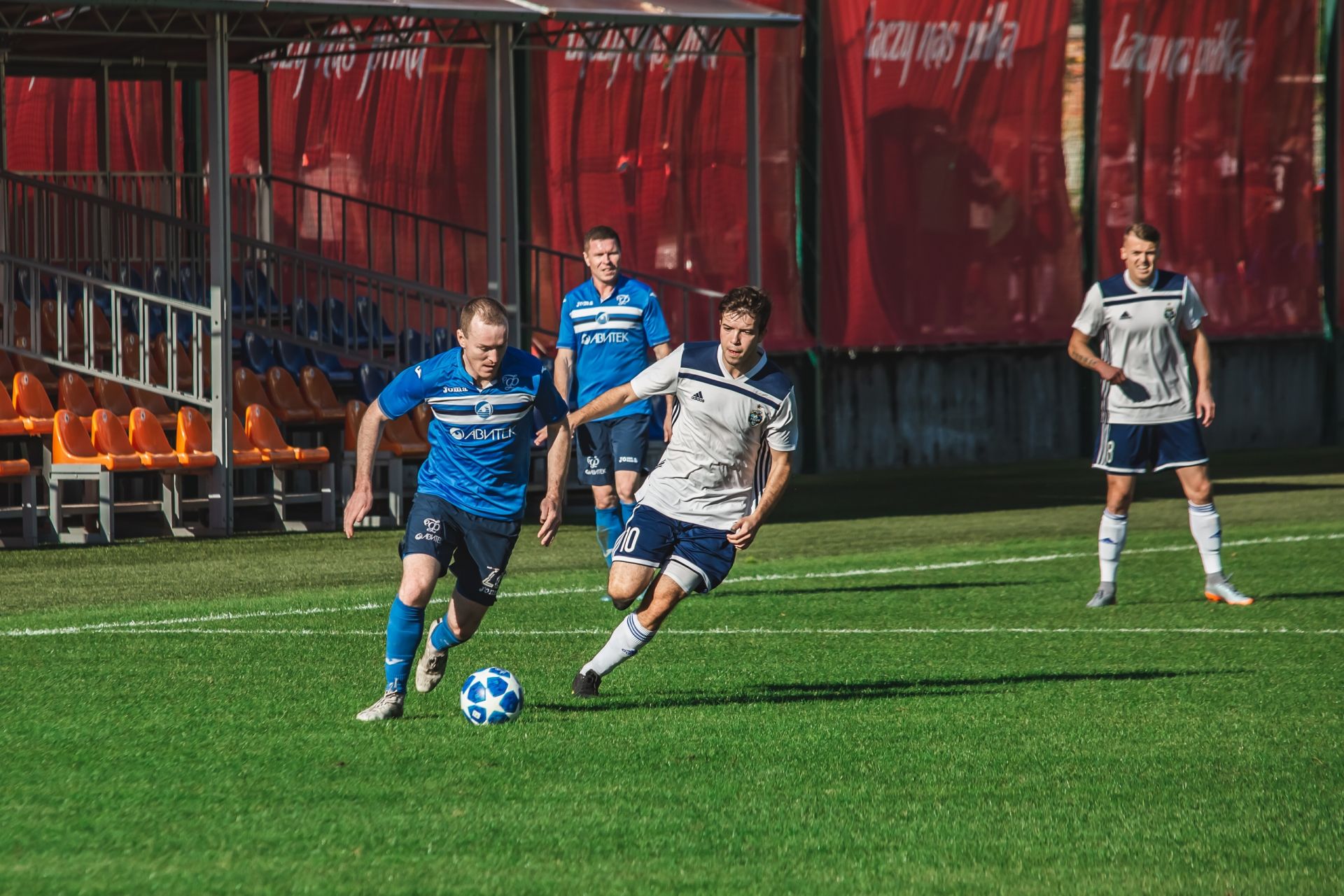 Футболисты кировского «Факела» одержали пятую победу подряд.