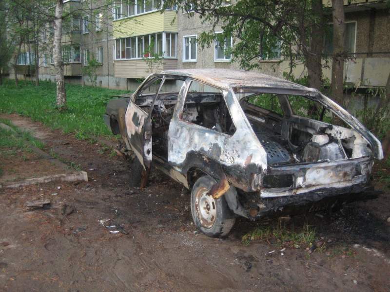 В Кирове во дворе дома сгорела 