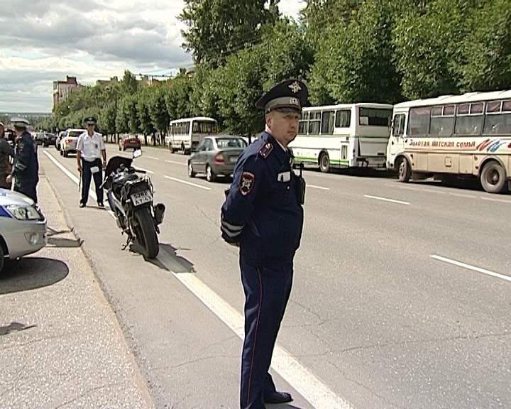 Сегодня сотрудники ГИБДД отмечают профессиональный праздник