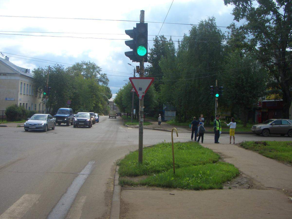 В Кирове на улице Некрасова сбили пешехода.