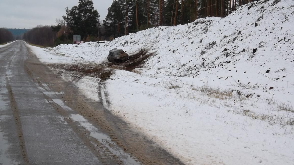 В Нолинском районе опрокинулся ВАЗ-217030: два человека пострадали.