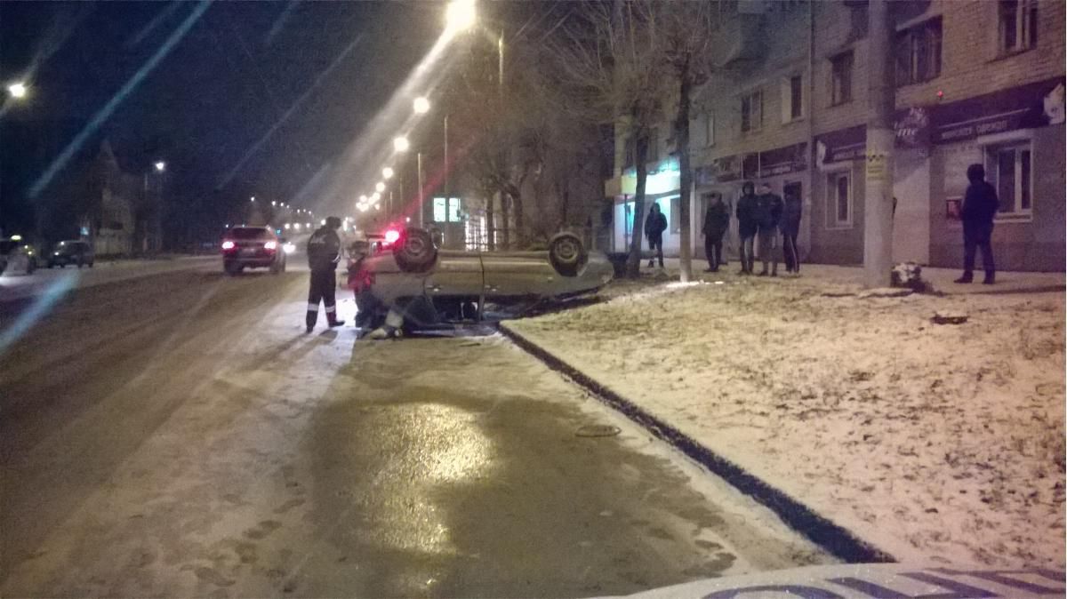 На улице Воровского нетрезвый водитель врезался в дерево.