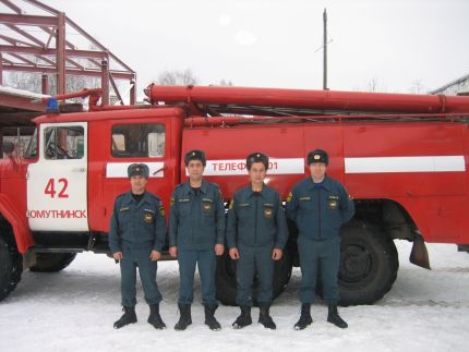 В Омутнинске сотрудники МЧС спасли рыбака, провалившегося под лед.