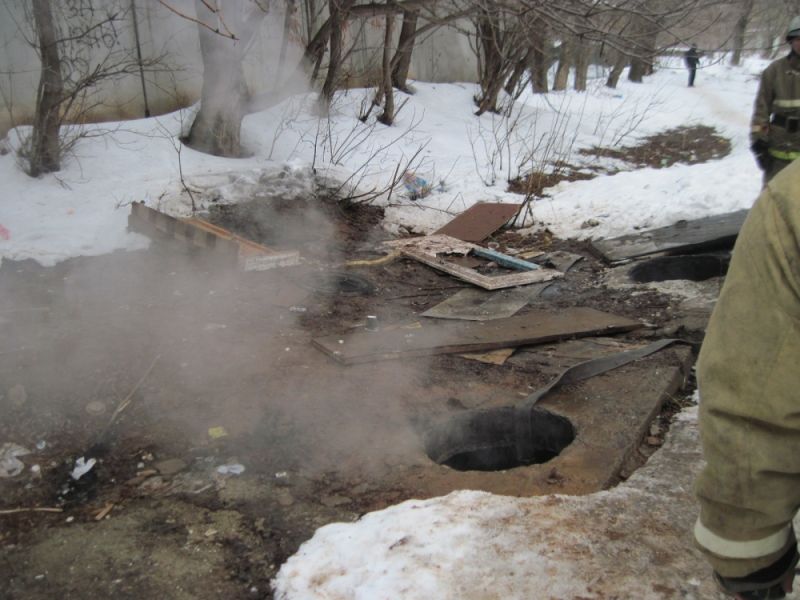 На улице Комсомольской произошел пожар в тепловой камере.