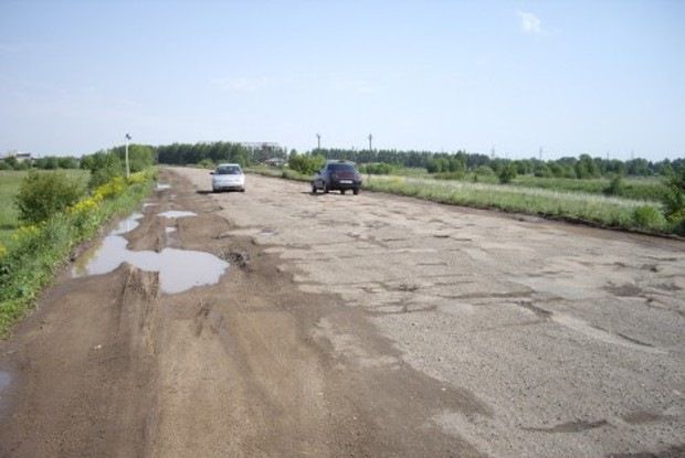 В Кировской области 81,7 процентов дорог не соответствуют нормативным требованиям.