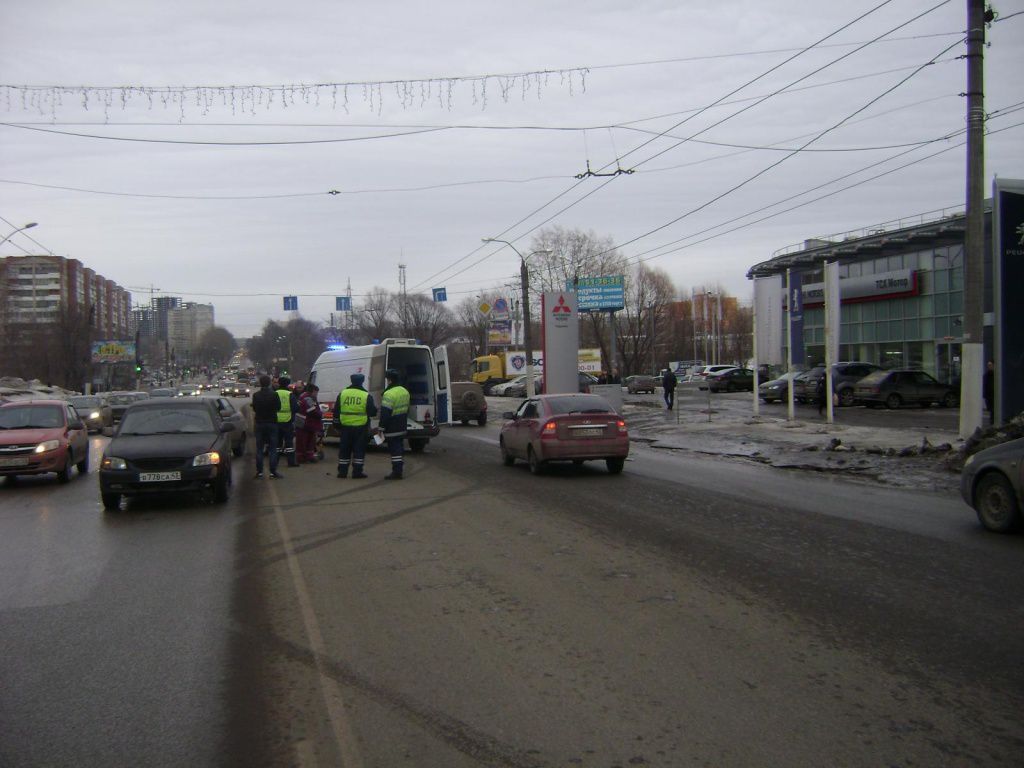 На улице Ломоносова сбили девушку-пешехода.