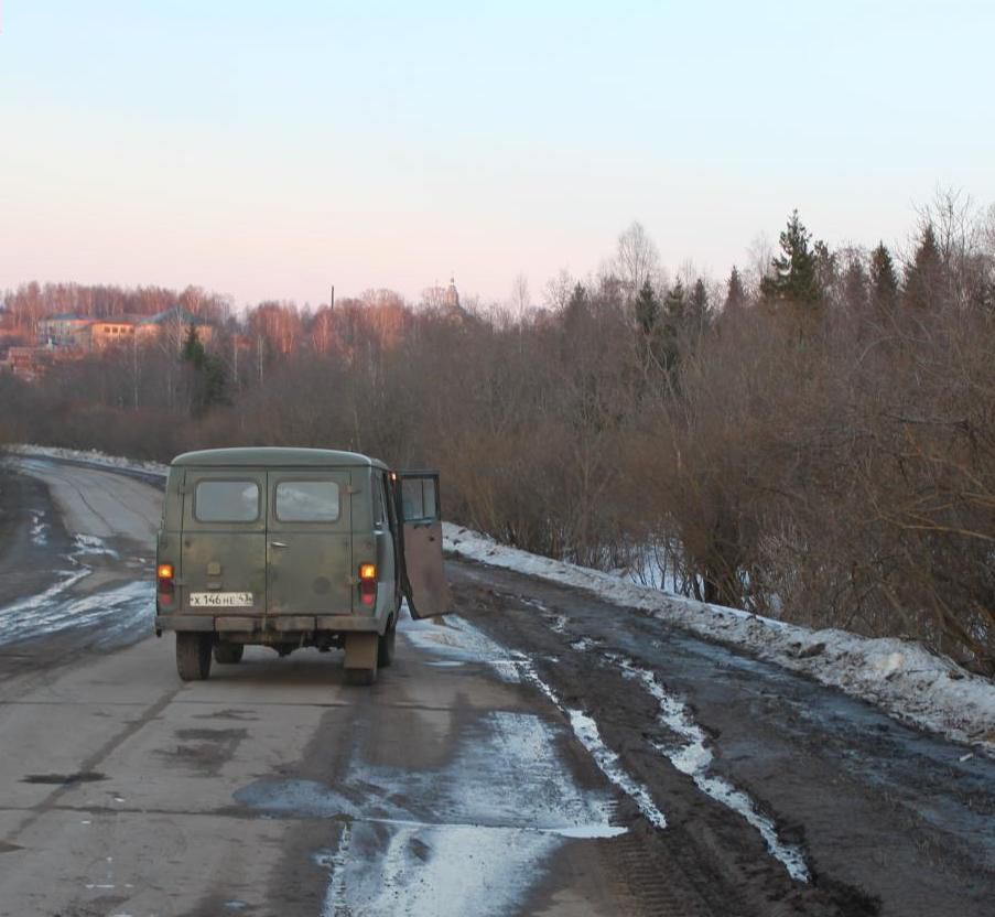 В Куменском районе из УАЗа во время движения выпал пассажир.