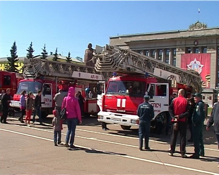 В Кирове прошел ретро-парад пожарной спецтехники