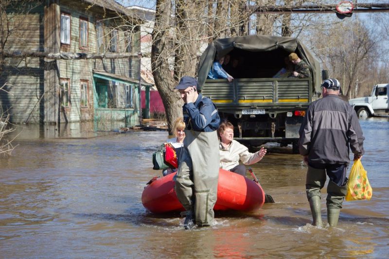 На 1 мая уровень воды в реке Вятке в черте Кирова понизился на 4 см.