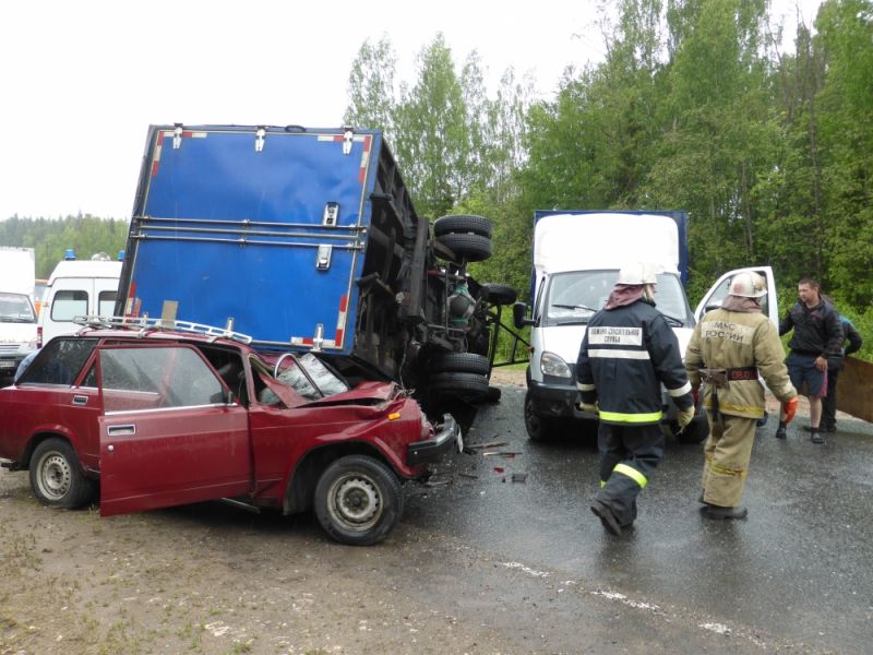 В Белохолуницком районе произошло тройное ДТП: есть пострадавшие.