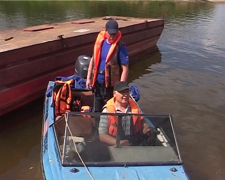 На реке Вятке любители быстрой езды на воде сдавали на права