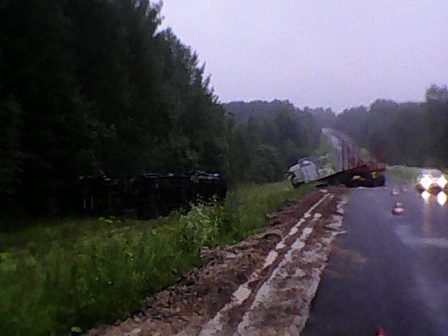 В Верхошижемском районе столкнулись две фуры.