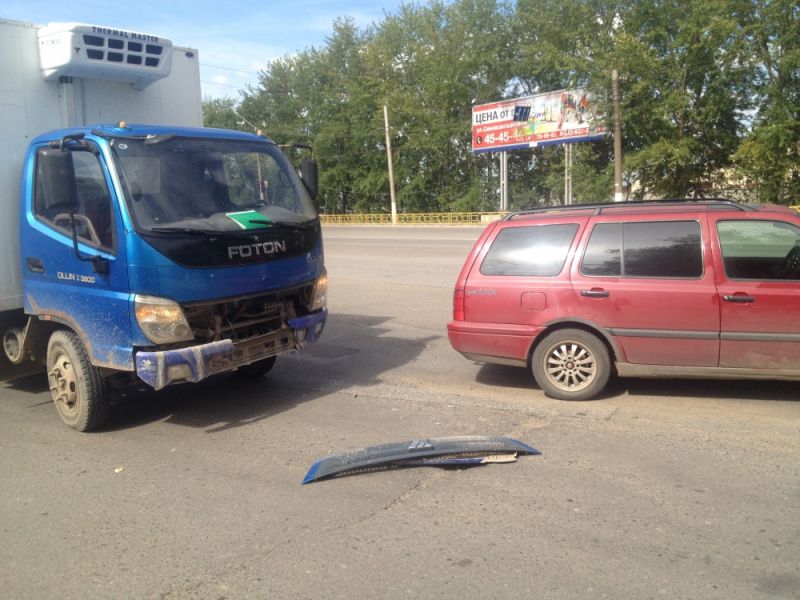 В центре Кирова за полчаса произошло два ДТП.