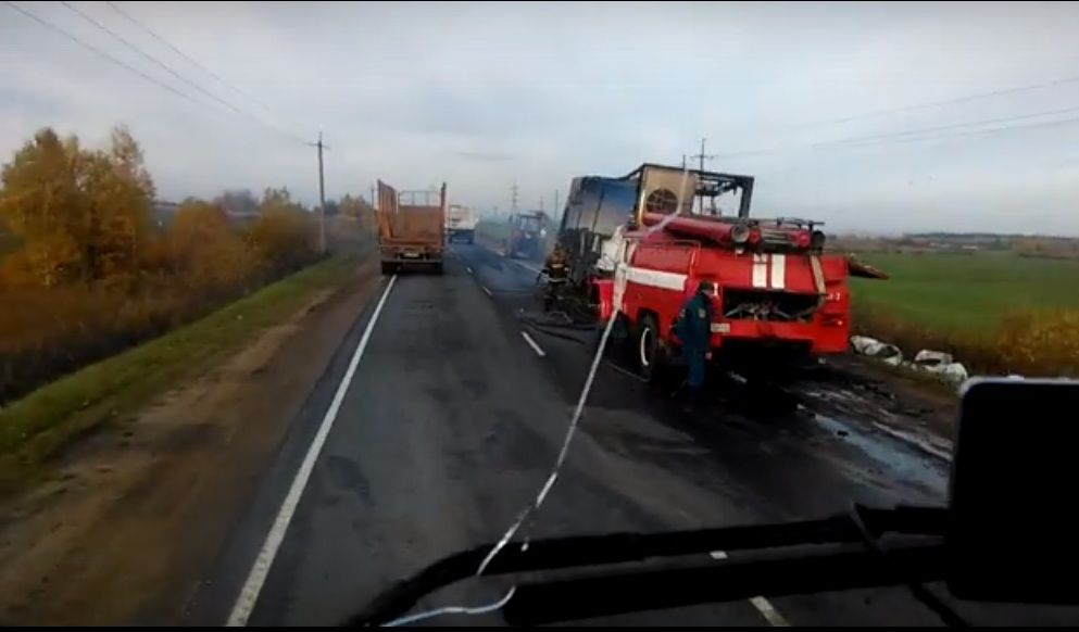 На объездной дороге у Котельнича загорелась фура