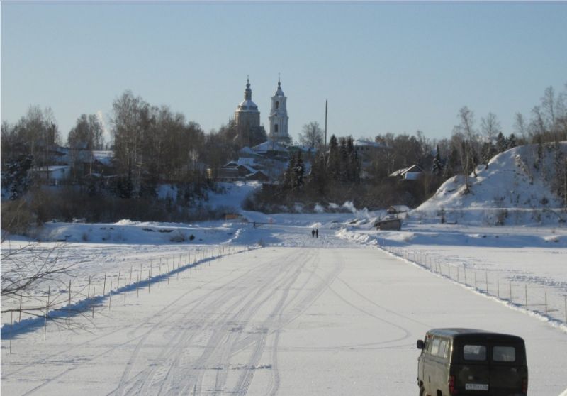 В Кировской области открыли первую автомобильную ледовую переправу.