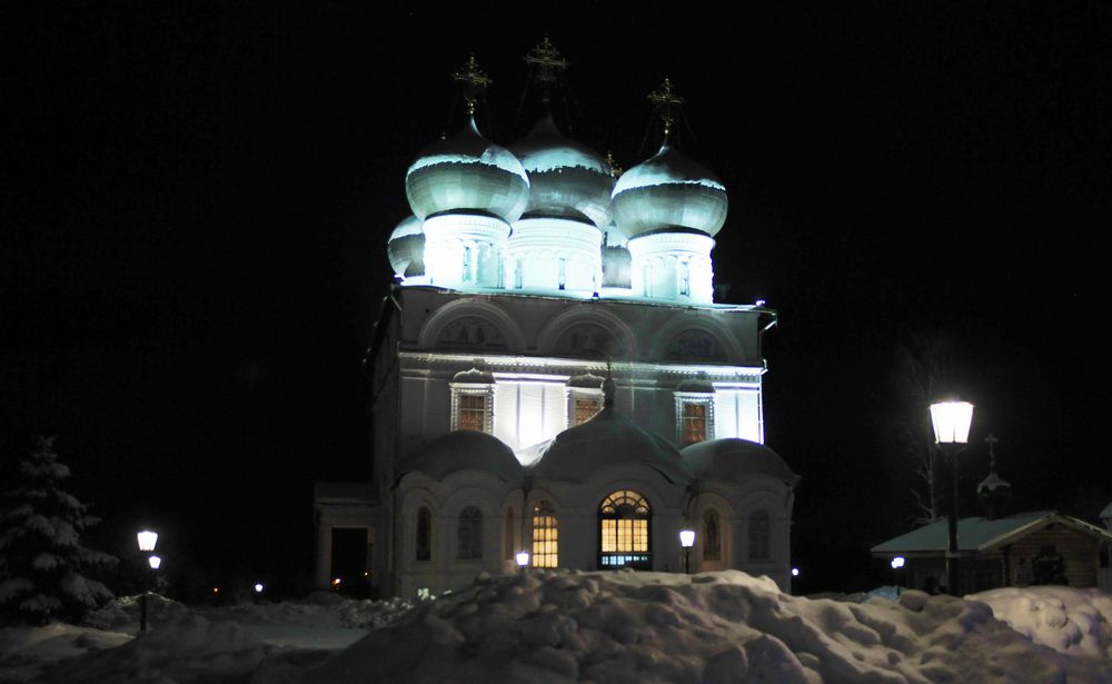 В главном храме города Кирова прошло Рождественское богослужение.