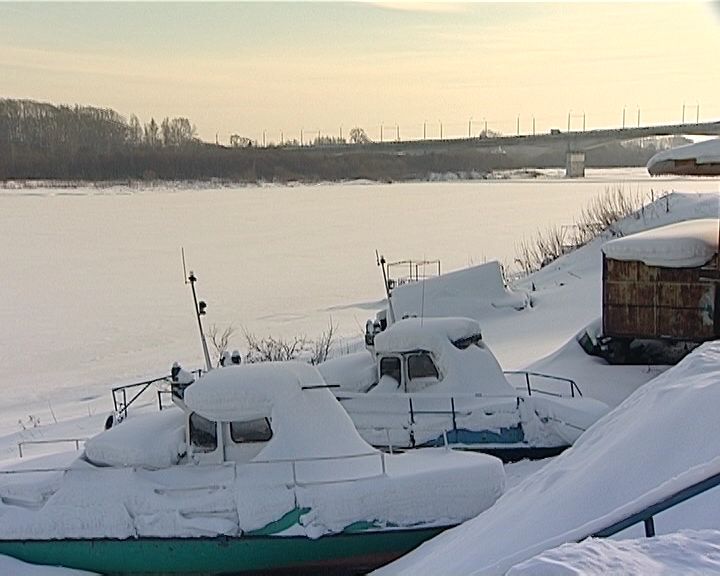 Лед на реке, даже в середине зимы, не безопасен