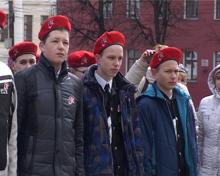 Кировские школьники вступили в ряды Юнармии