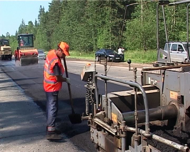 В Кирове на особом контроле остается ремонт дороги в село Русское.