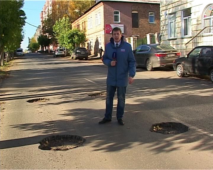 Колодезные люки на дорогах  представляют опасность для автомобилистов