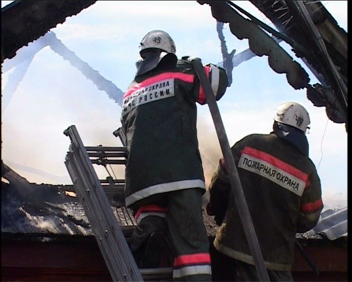 В Орлове при пожаре в квартире погибли три человека