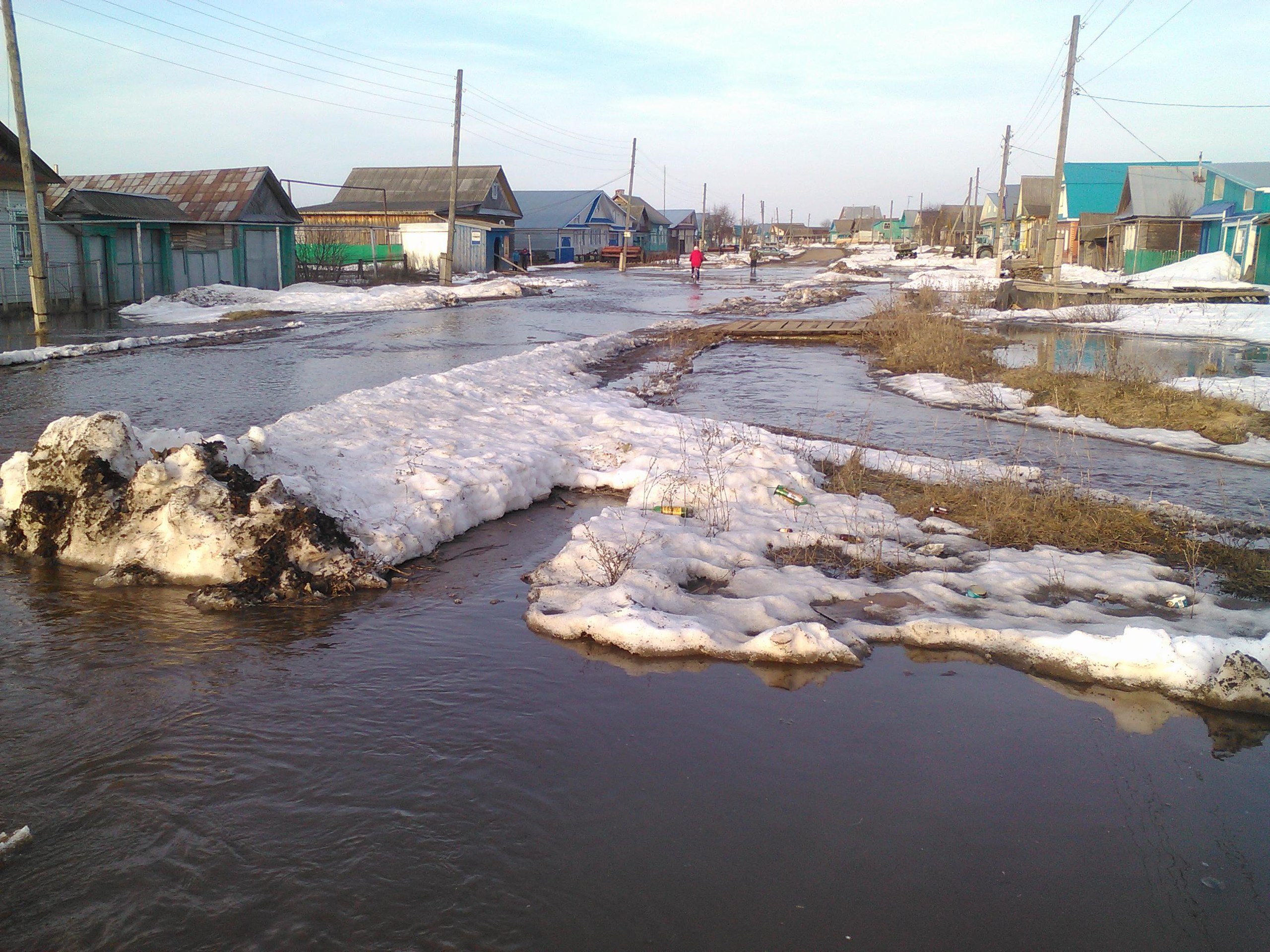 В Вятскополянском районе талые воды подтопили несколько населенных пунктов и участков межпоселковых дорог.