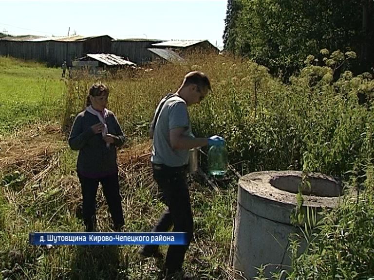 В Шутовщине сточные воды затопили детскую площадку