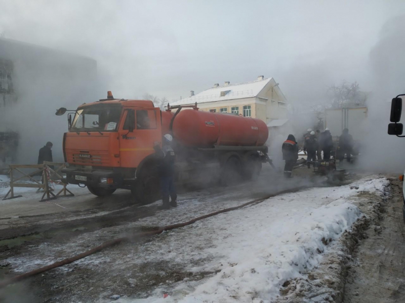 В Кирове на устранение коммунальной аварии мобилизованы все силы.