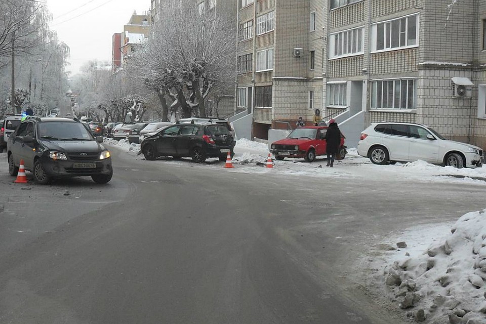 В центре Кирова столкнулись пять автомобилей.