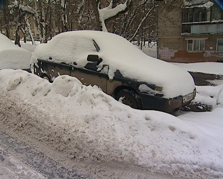 В Кирове продолжается борьба с последствиями снегопада