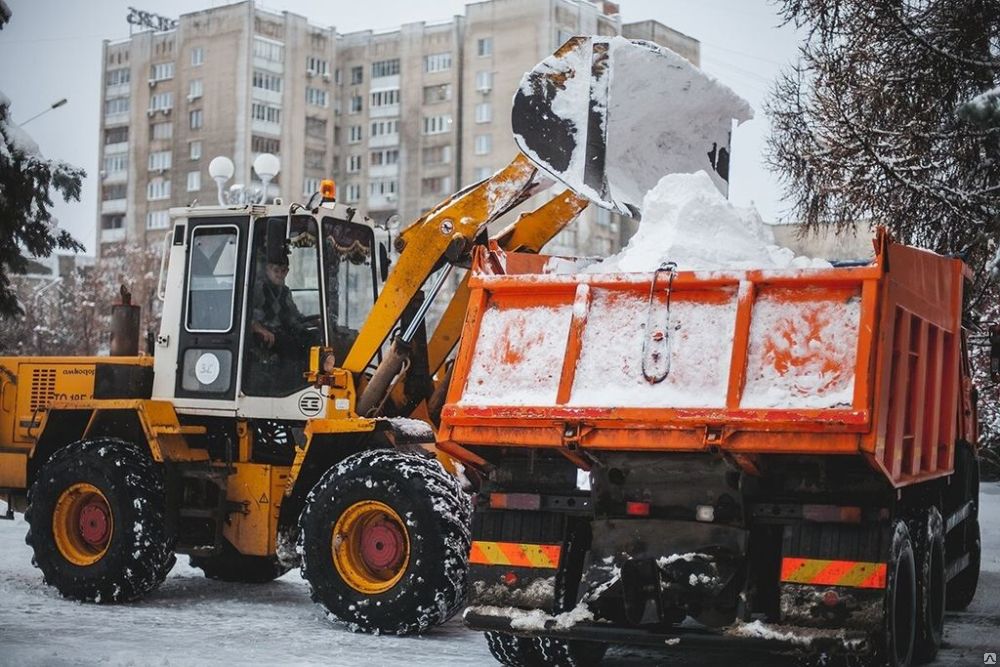 В выходные в Кирове убирать снег будут круглосуточно.