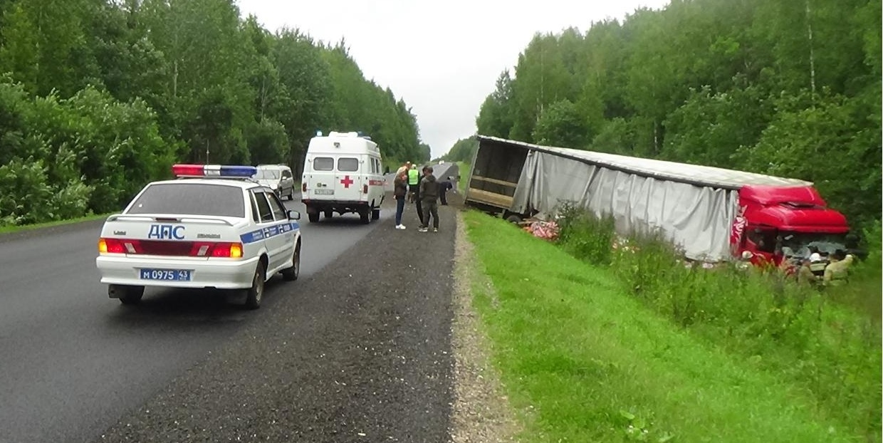 В Орловском районе фура врезалась в 