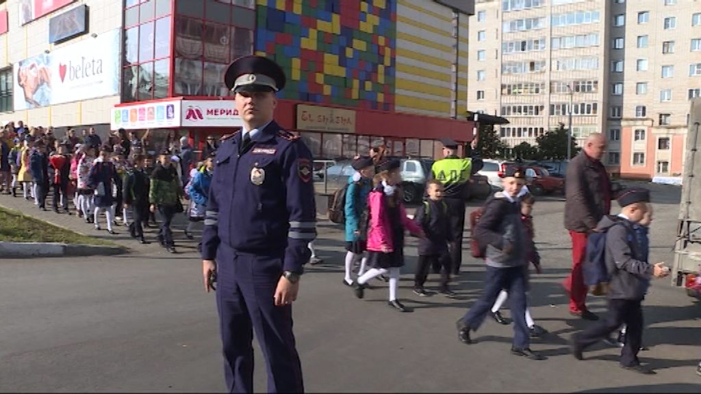 Школьники побывали на линейке по безопасности