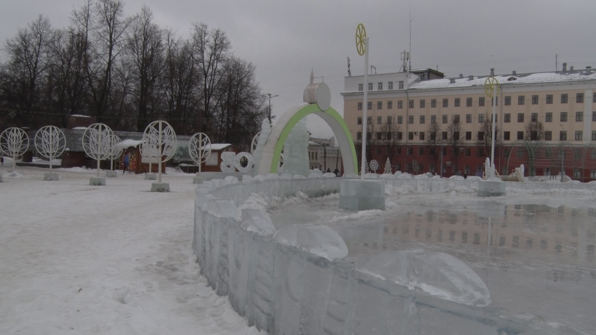 В Кирове демонтируют новогодний городок.