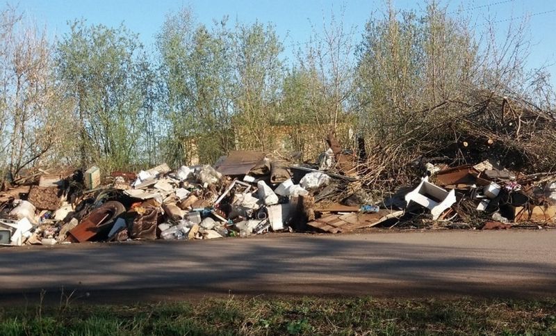 Вместо подсыпки дорог деньги в Вахрушах ушли на мусор