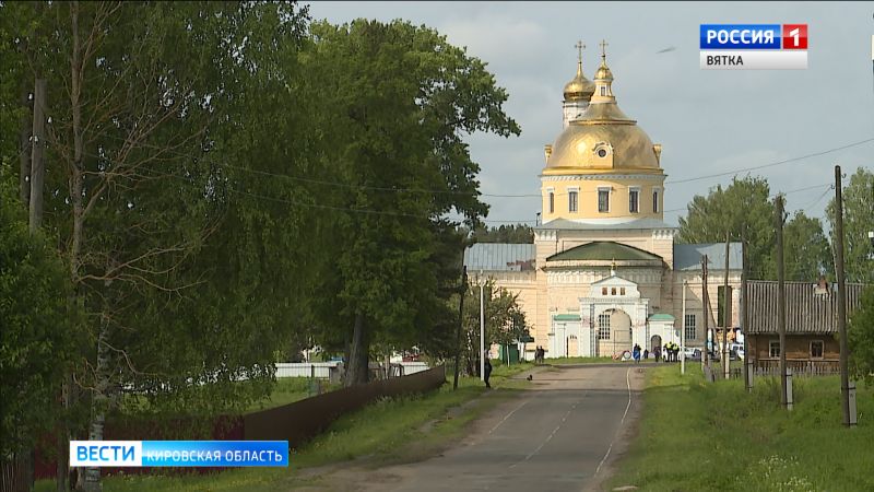 В Великорецком паломники искупались в реке Великой