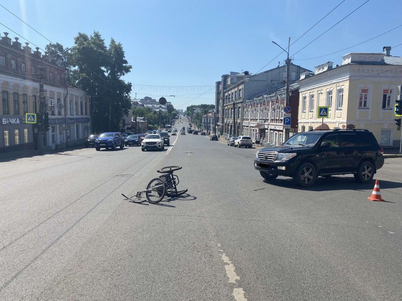 На улице Ленина водитель «Тойота Лэнд Крузер» сбил инвалида.