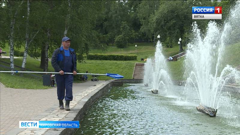 В овраге Засора провели профилактическую чистку фонтана