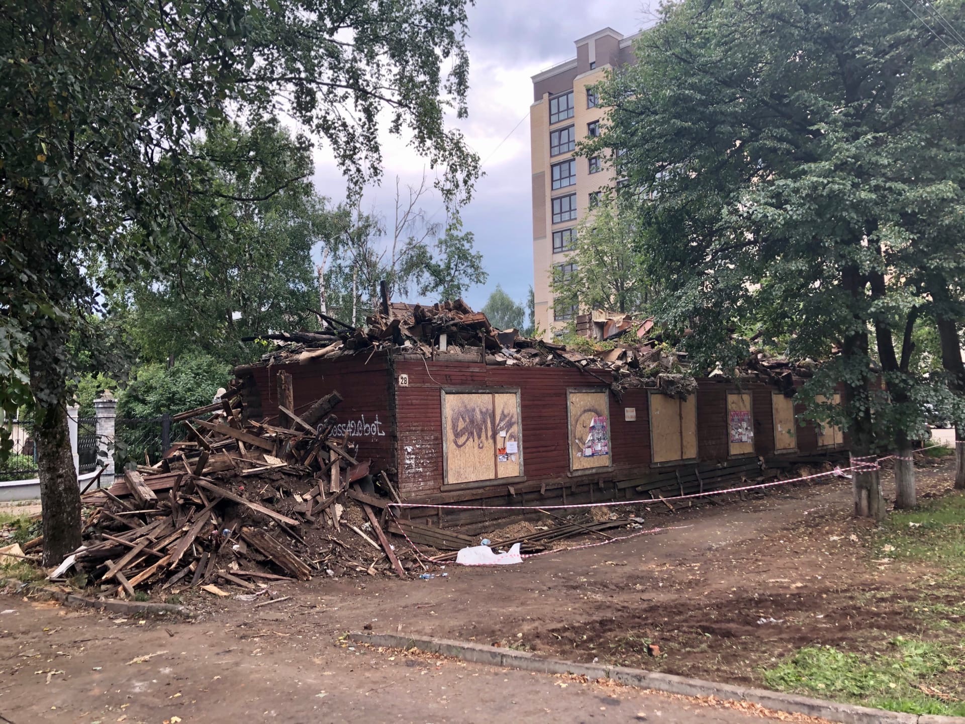 В Кирове приступили к сносу аварийного дома на Красноармейской