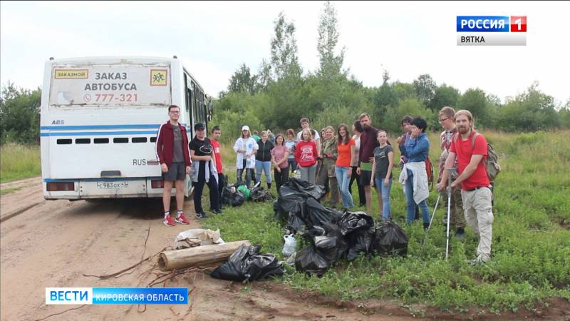 Волонтеры провели субботник на берегу Сокольей горы в Котельниче