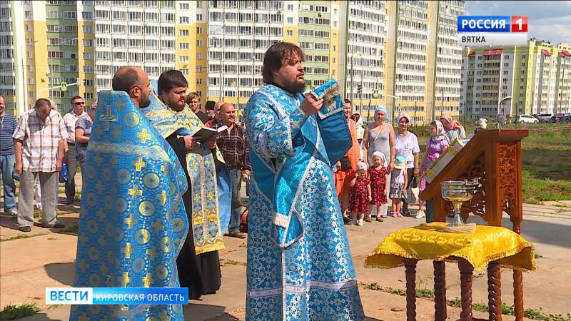 В Кирове освятили колокол на храм Рождества Пресвятой Богородицы