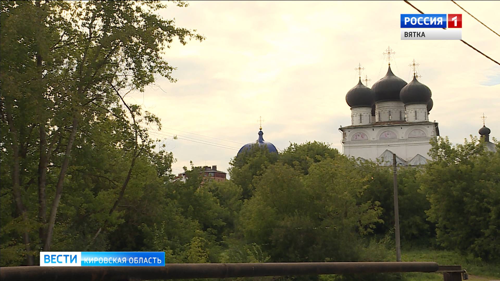 Волонтеры прибрали территорию Ежовского озерного комплекса