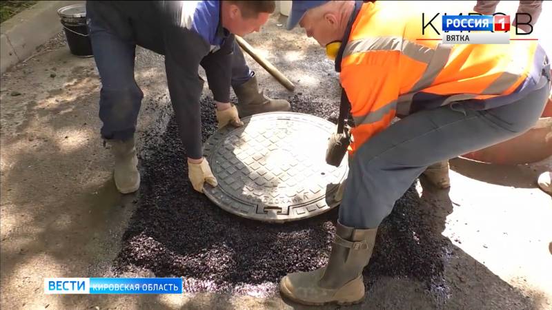 В Кирове на дорогах появились «плавающие» люки