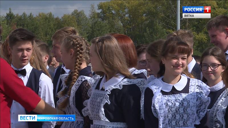 Власти каждого региона сами решат, носить ли учителям маски