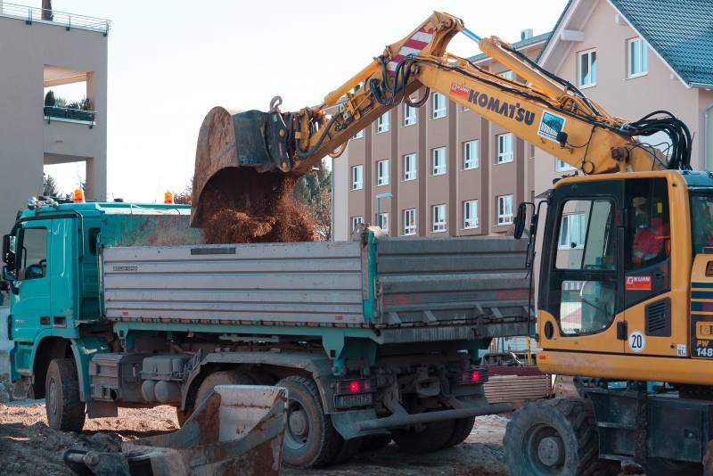 В Кирове чебоксарский подрядчик испортил тротуары и детскую площадку