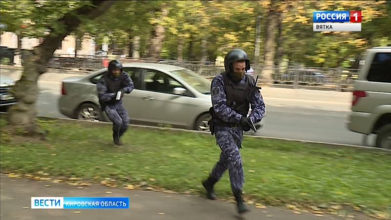 В образовательных учреждениях Кирова проверили «тревожную кнопку»