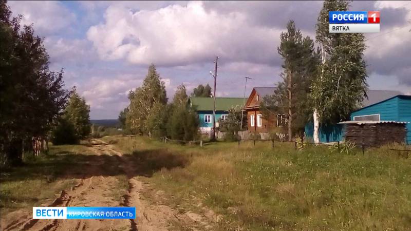 В деревне Орловского района жители могут набрать воду из крана только ночью