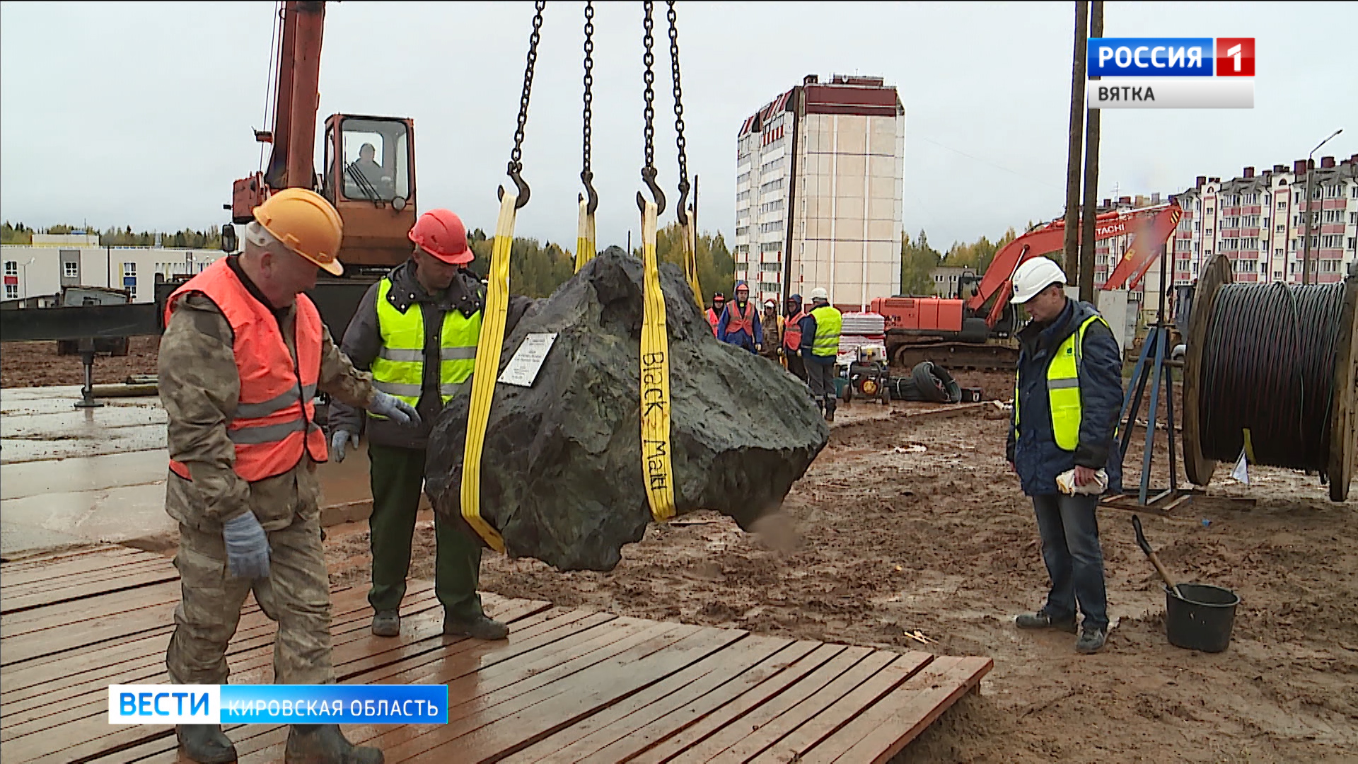 В Радужном заложили камень на месте строительства школы