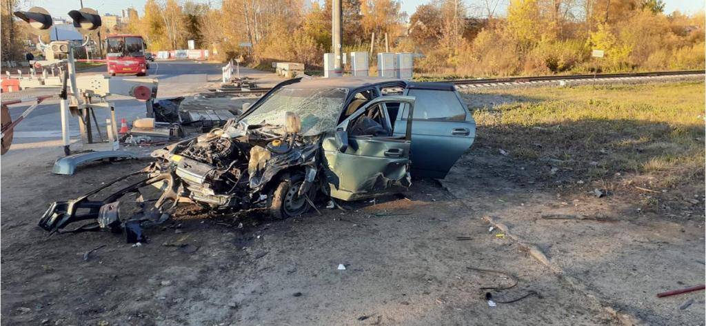 В Кирове нетрезвый водитель въехал в подъемники на железнодорожном переезде